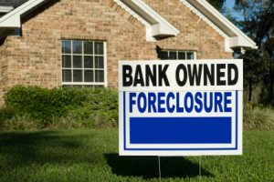 US home foreclosures drops