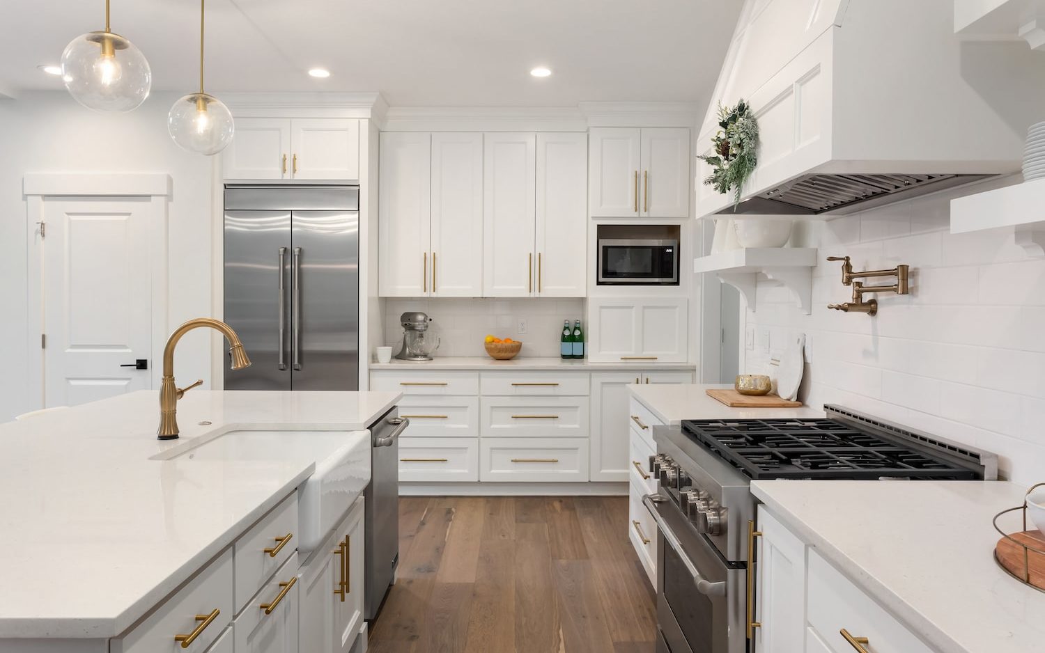 kitchen with wreath hanging