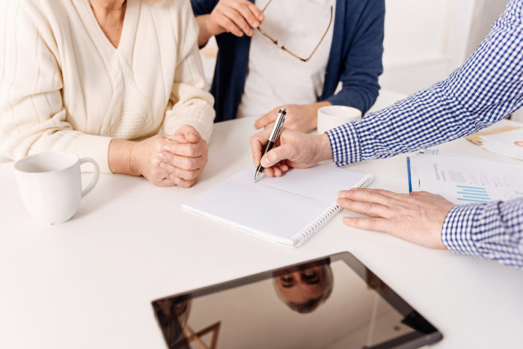 homeowners meeting with realtor