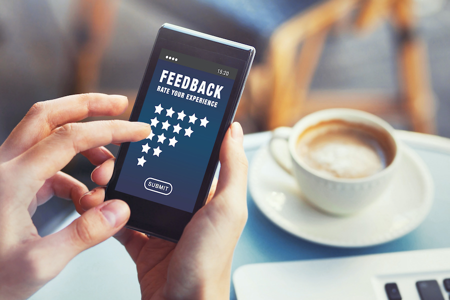 Buyer or seller leaving online feedback