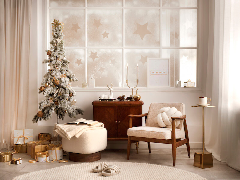 A beautiful winter living room.