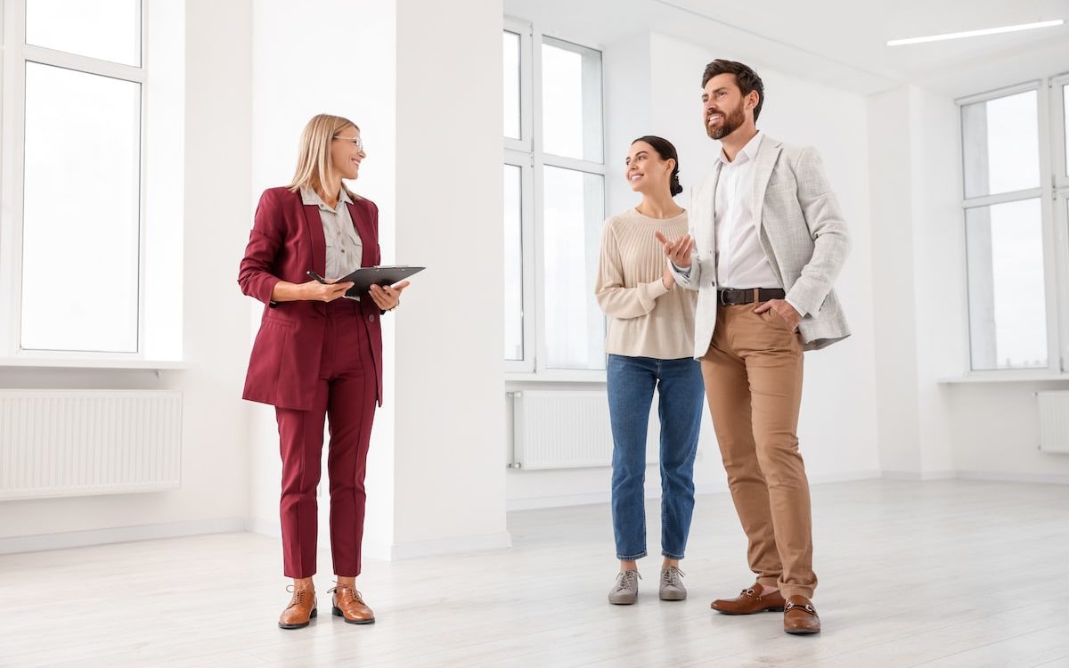 holiday home buying couple with Realtor