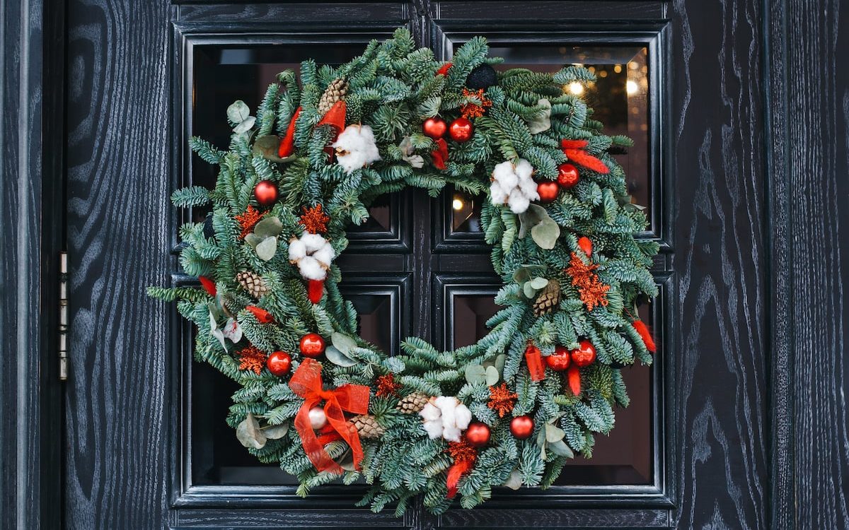 wreath on door decorates for holiday home selling